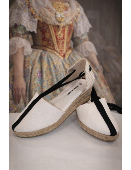 Comprar online alpargata regional modelo cuña color blanco. -20% de dto.