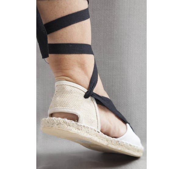 Comprar online alpargata regional modelo flor color blanco. -20% dto