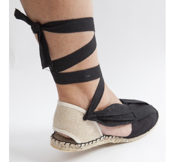 Comprar online alpargata regional modelo flor color negro. -20% dto