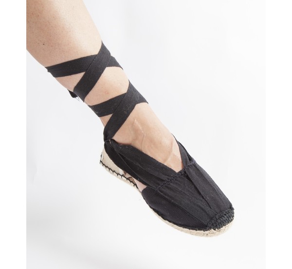 Comprar online alpargata regional modelo flor color negro. -20% dto